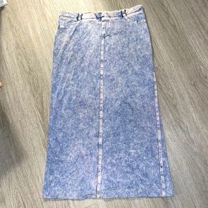 Women’s long HARD TAIL skirt in washed out denim color. Size XL.
